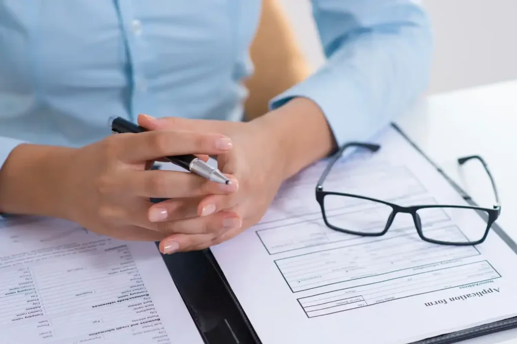 como conseguir permiso de residencia y trabajo-en españa