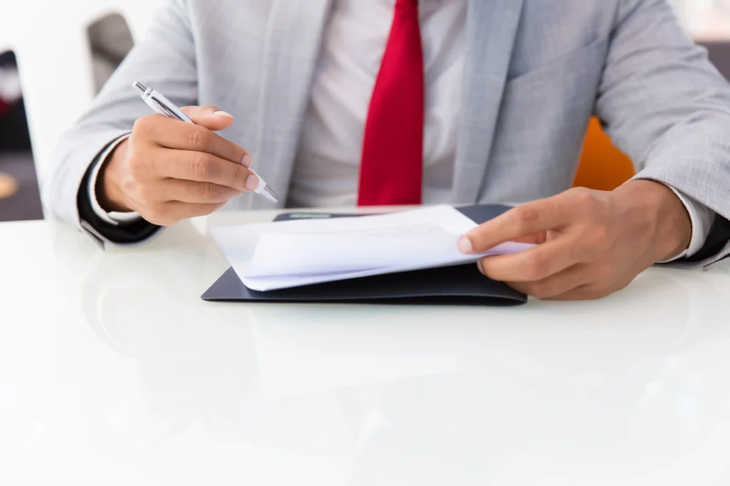 como tener papeles en españa sin tener un contrato de trabajo